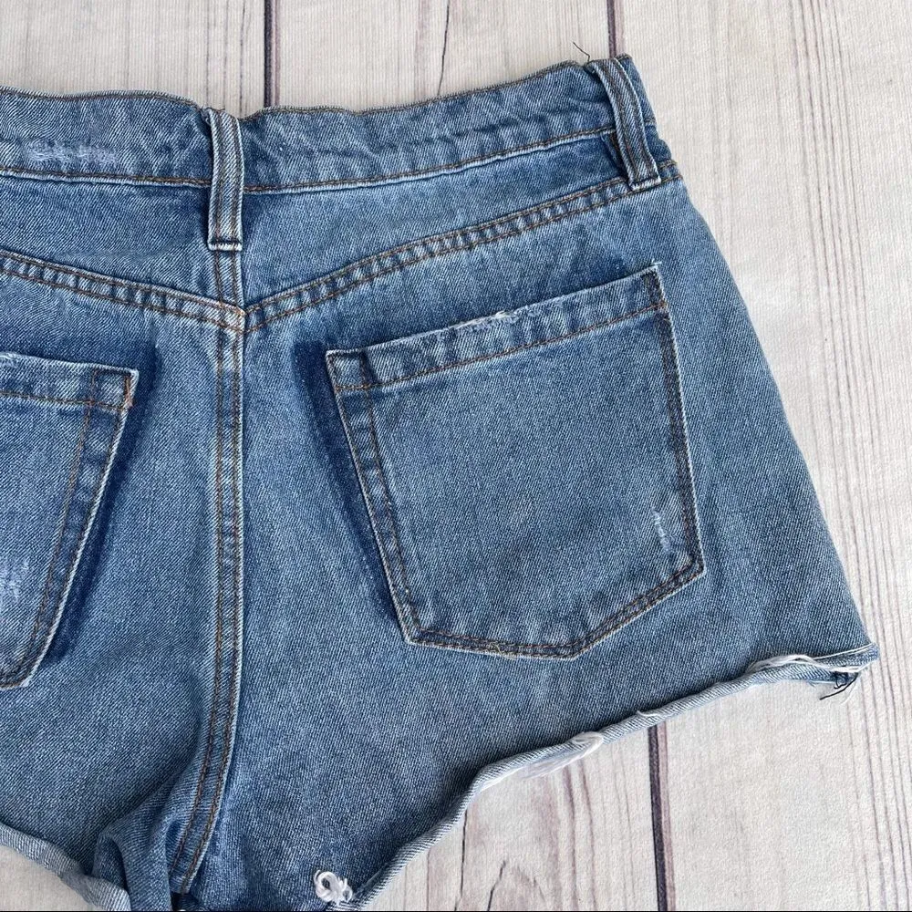 Chelsea & Violet Women’s Distressed High Rise Raw Hem Denim Shorts Size 27 - Image 7