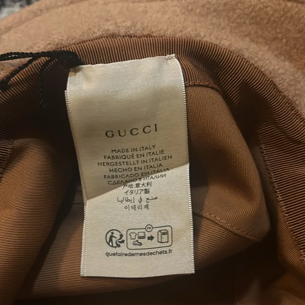 Gucci Felted Wool Bucket Hat with Patch Unisex Style size L - Image 4