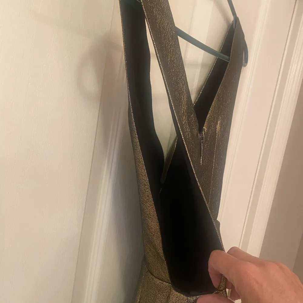 XS Metallic Gold Shimmer Sleeveless V Neck Plunging Neck Cocktail Dress - Image 4