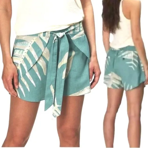 Patagonia “Palm of my Heart” Hemp Wrap Shorts; XS - Image 2
