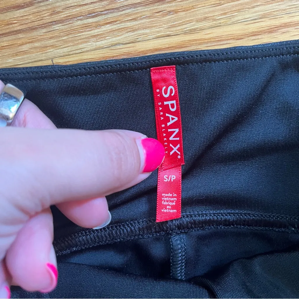 SPANX black moto metallic pleather-like leggings size small - Image 2