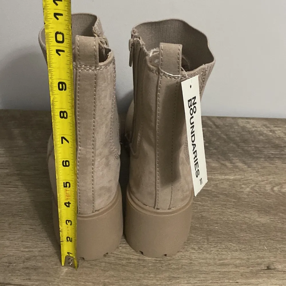 No Boundaries New! Women’s tan knit Chelsea ankle boots size 11 - Image 4