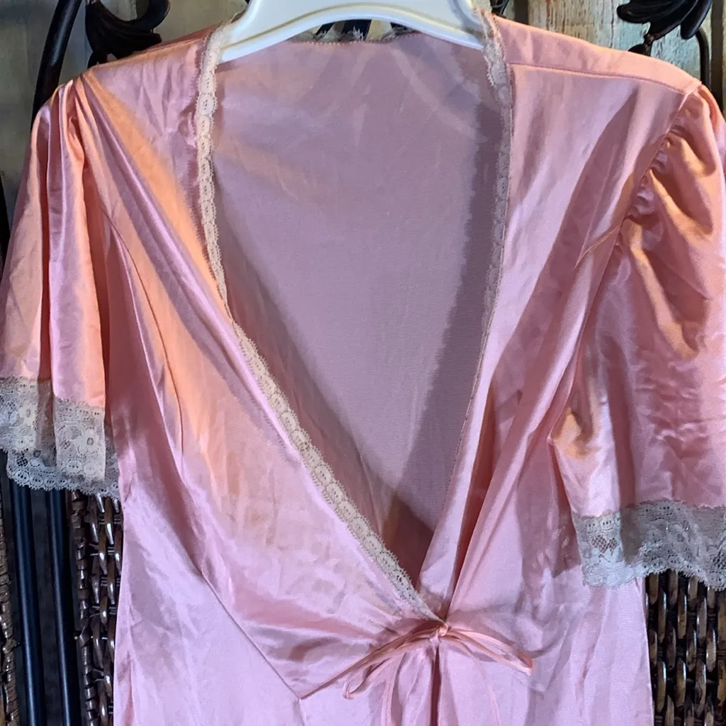 Vintage Vanity Fair Pink Robe Nightgown Size S - Image 4