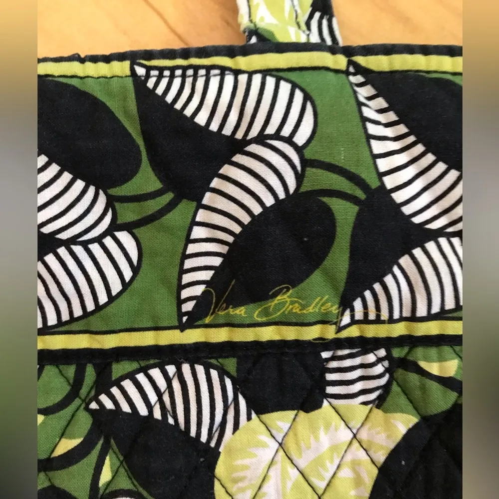 Vera Bradley Large Tote Bag Green and Black Paisley - Image 2
