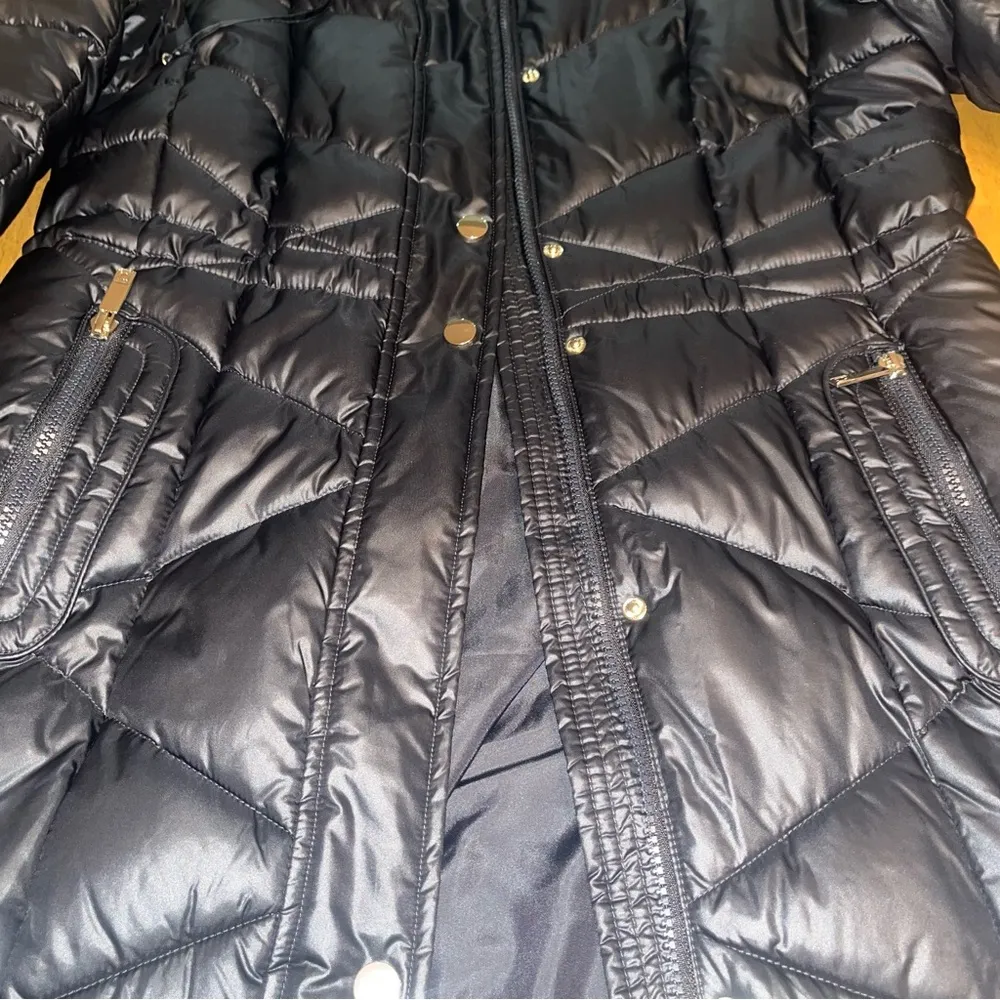 black quilted long sleeve hooded maxi puffer coat, size medium - Image 6