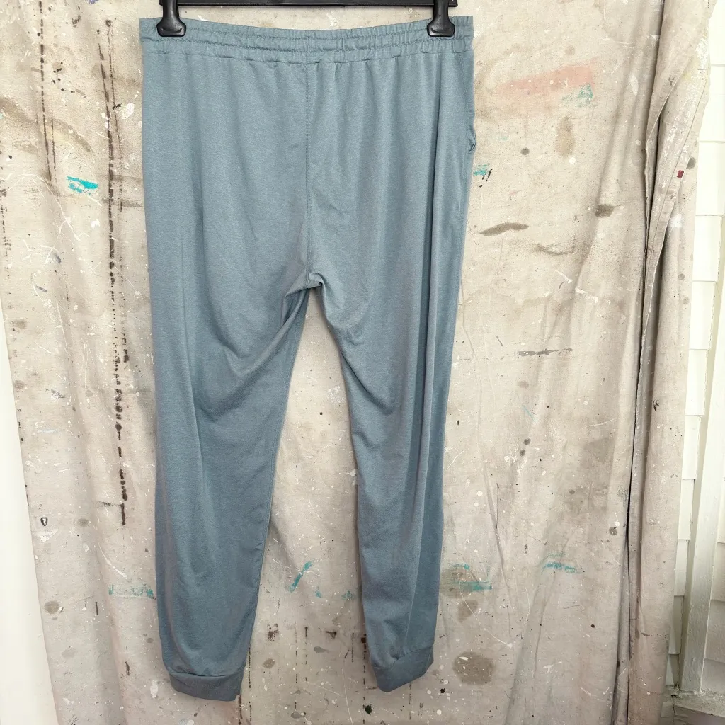 Vuori Performance Jogger in Smoke Blue Heather - Image 2
