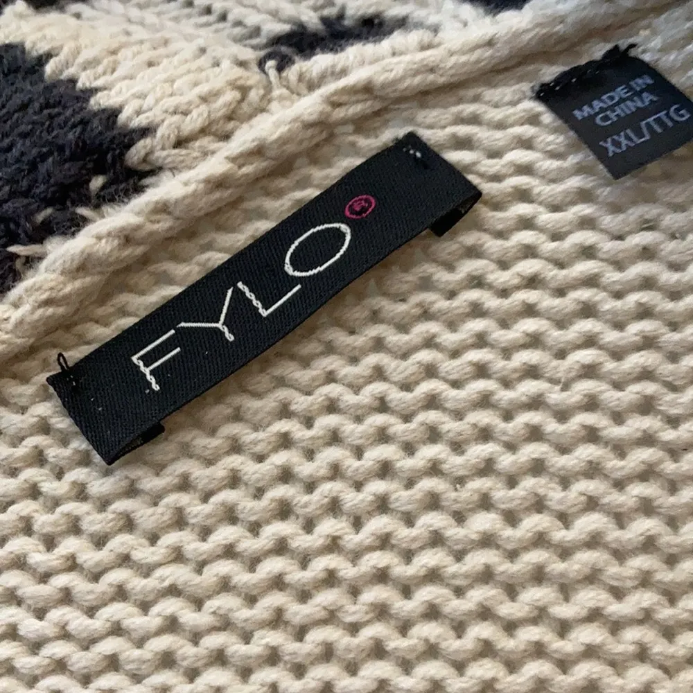 FINAL MARKDOWN Unique fylo sweater xxl - Image 4