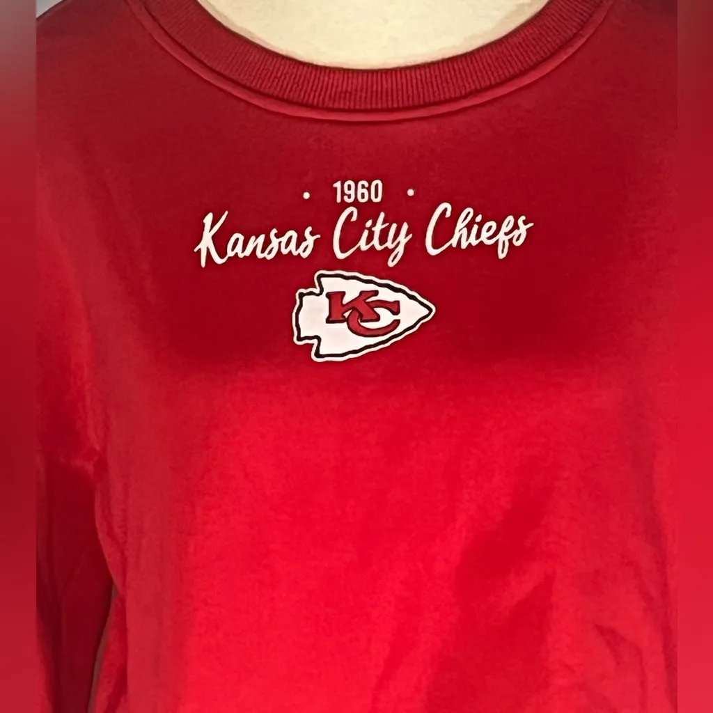 Wear By Erin Andrews Long Sleeve Cropped Crewneck Kansas City Chiefs Sweatshirt Red Size M - Image 2