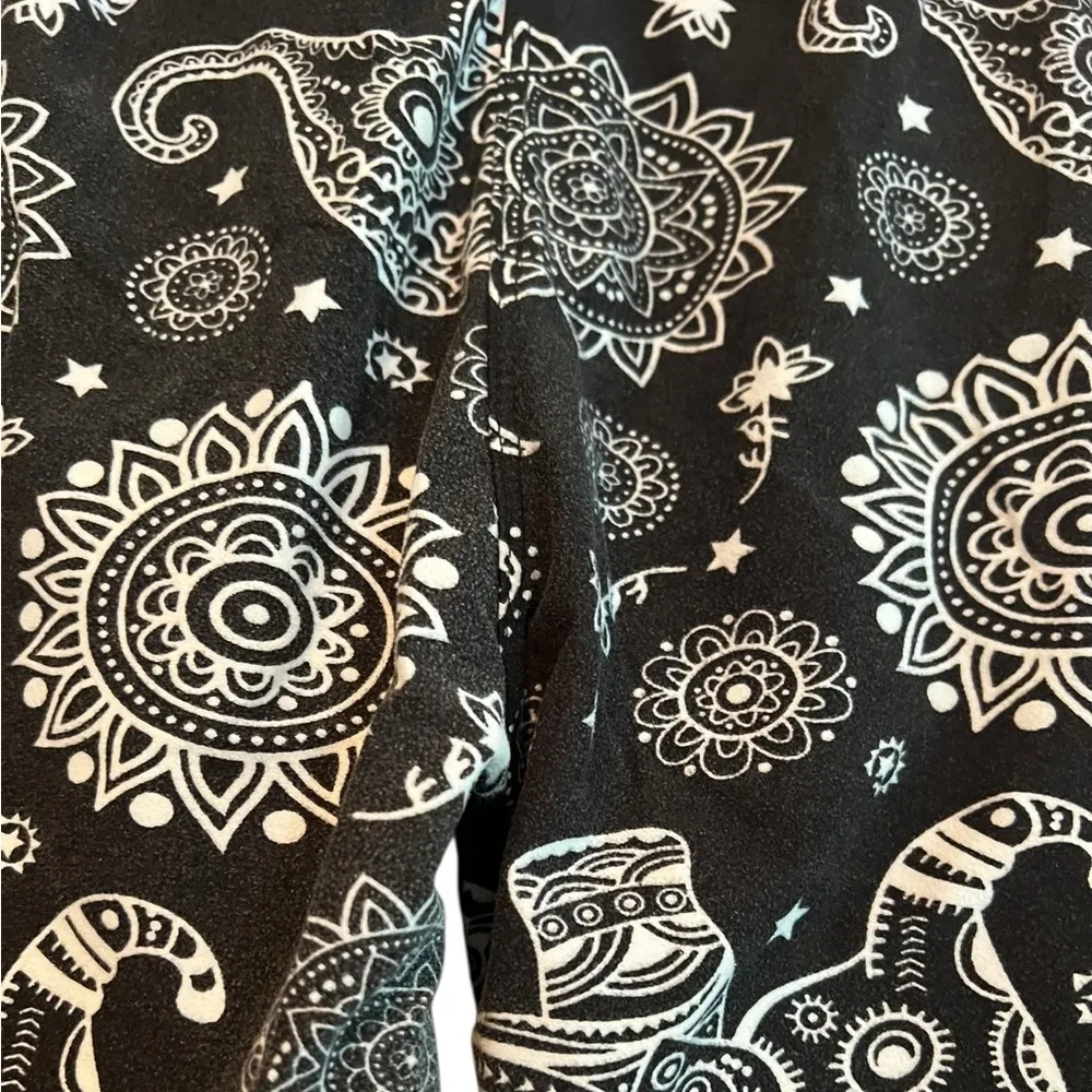 Agnes and Dora Black White Elephant Pattern Leggings - Image 3