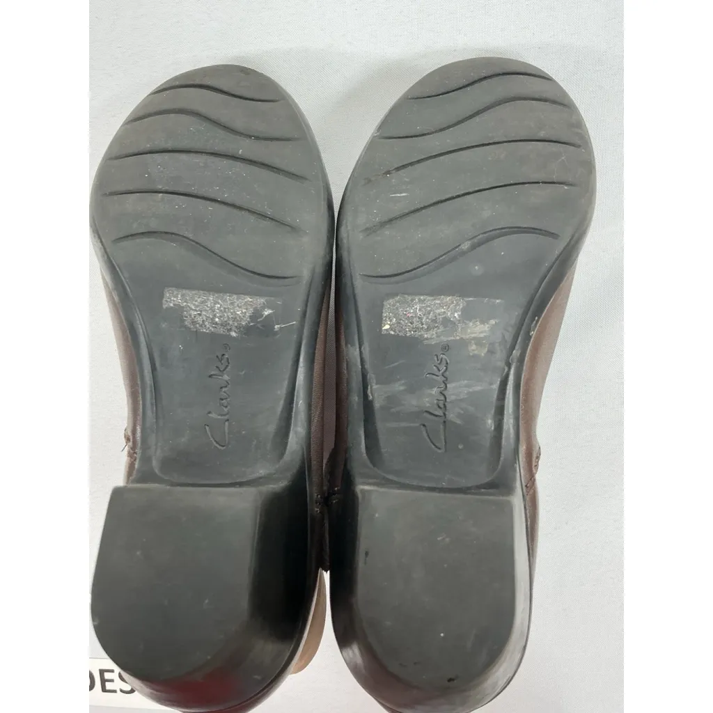 Womans Clarks Ankle Boot 7.5M Brown Side Zip Round Toe Buckle Accent - Image 8