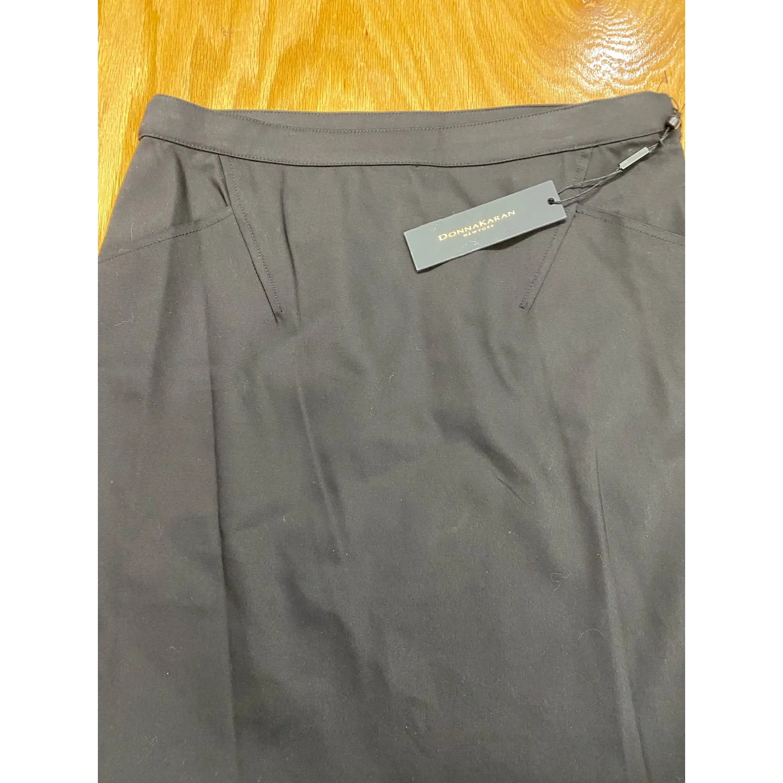 Donna Karen black mini skirt pockets NWT size 6 (b38.4) - Image 4
