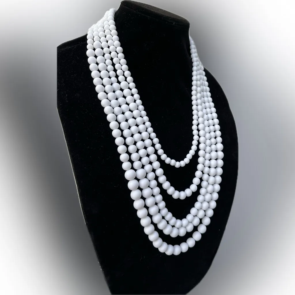 Gloria Vanderbilt Elegant White Beaded pearls Necklace 32” 5 layered lightweight - Image 3