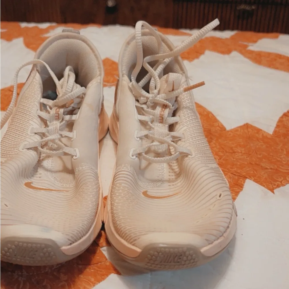 Nike Zoom tennis shoes - Image 4