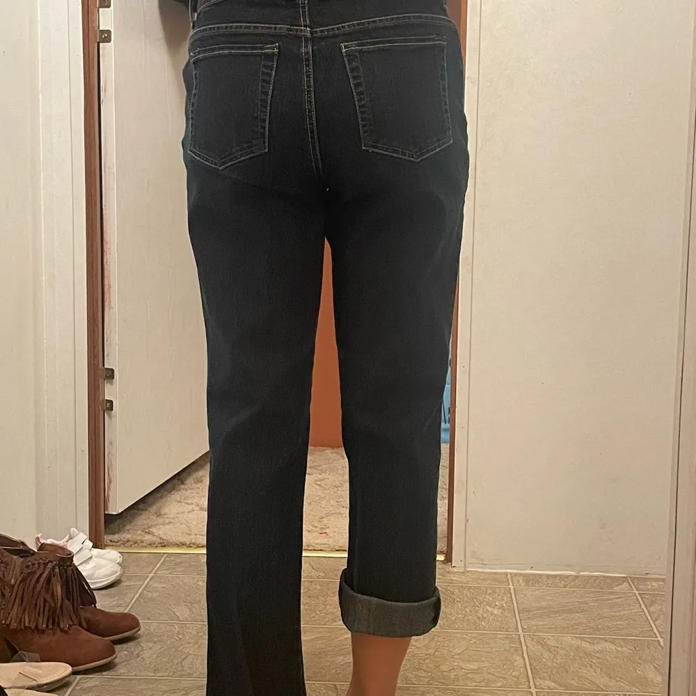 Gloria Vanderbilt Size 8 women’s denim, capris, raw hem.‎ Preowned. - Image 7
