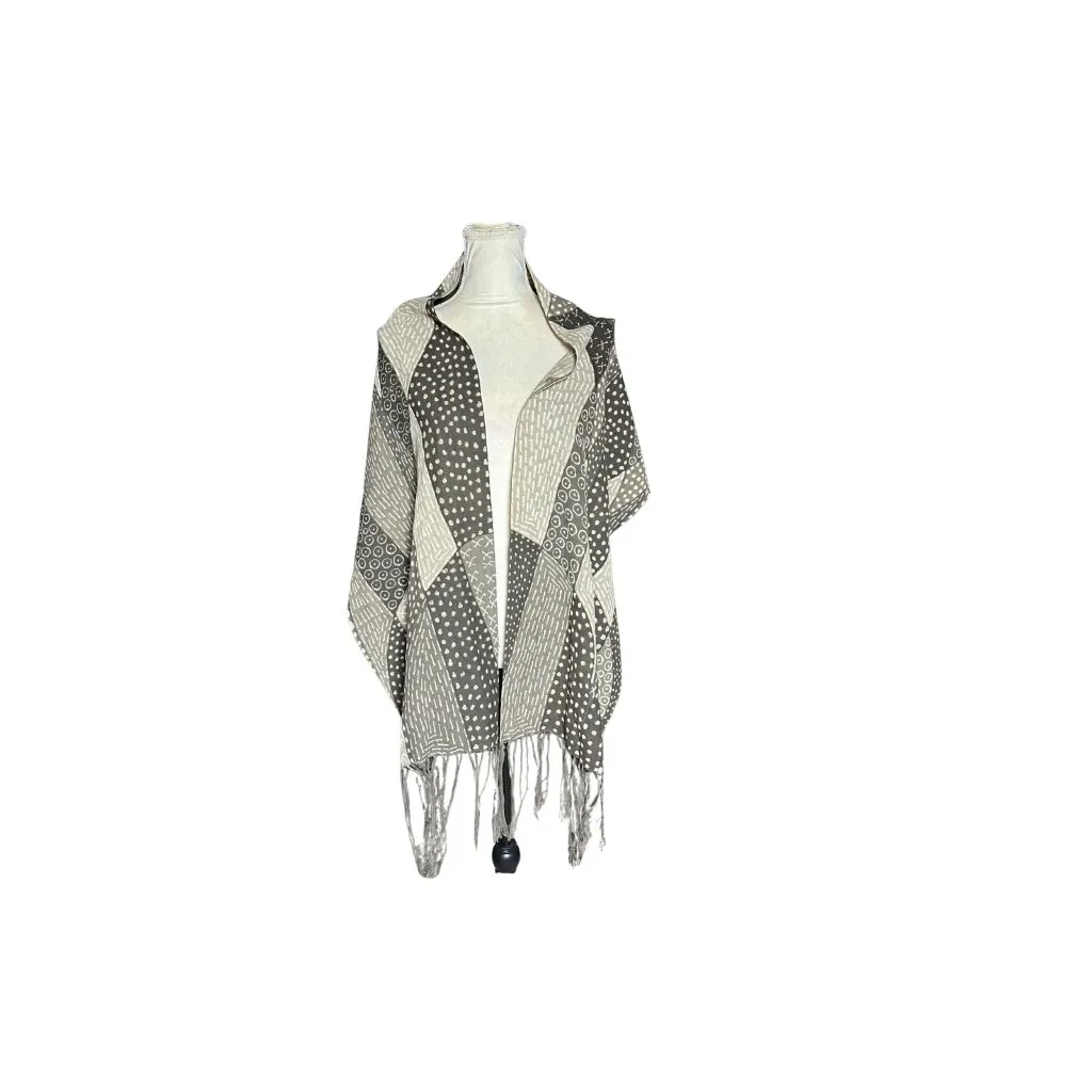 Handmade Mudcloth Ruana Gray and Black Geometric Handwoven Shawl Malian Bogolan - Image 2