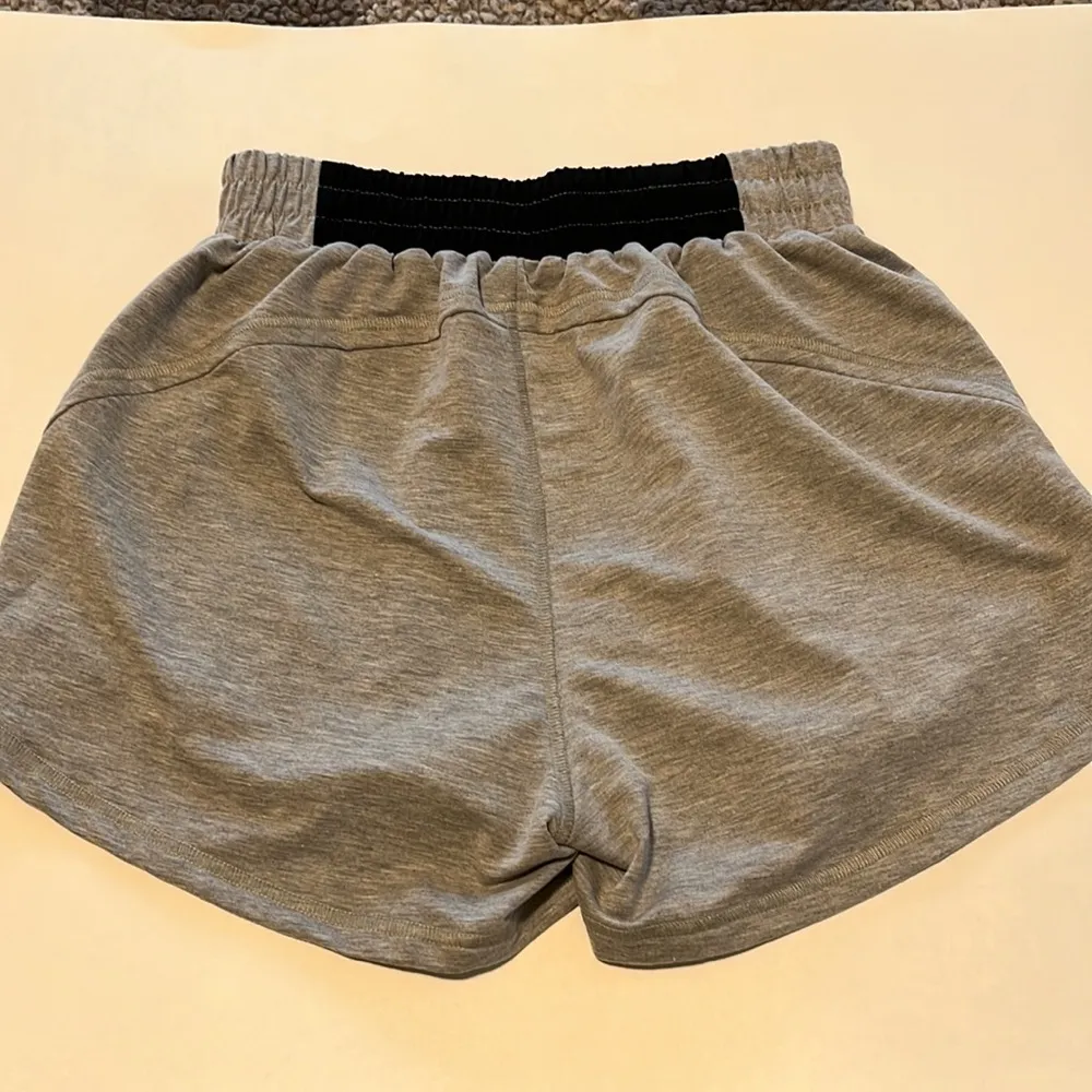 Blooming Jelly New  Athletic Shorts Size Medium NWT - Image 7