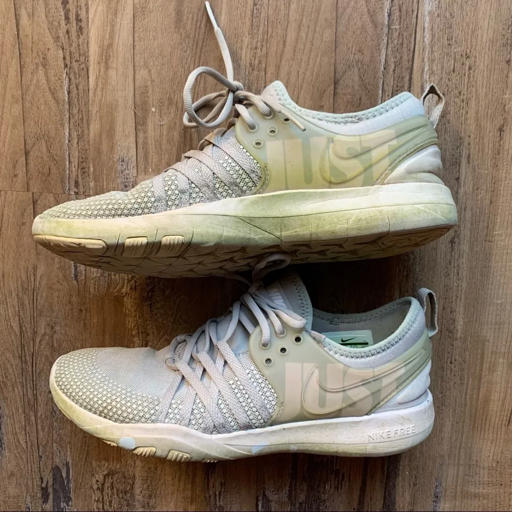 Nike Free Running Shoes Women’s Size 7.5 - Image 2