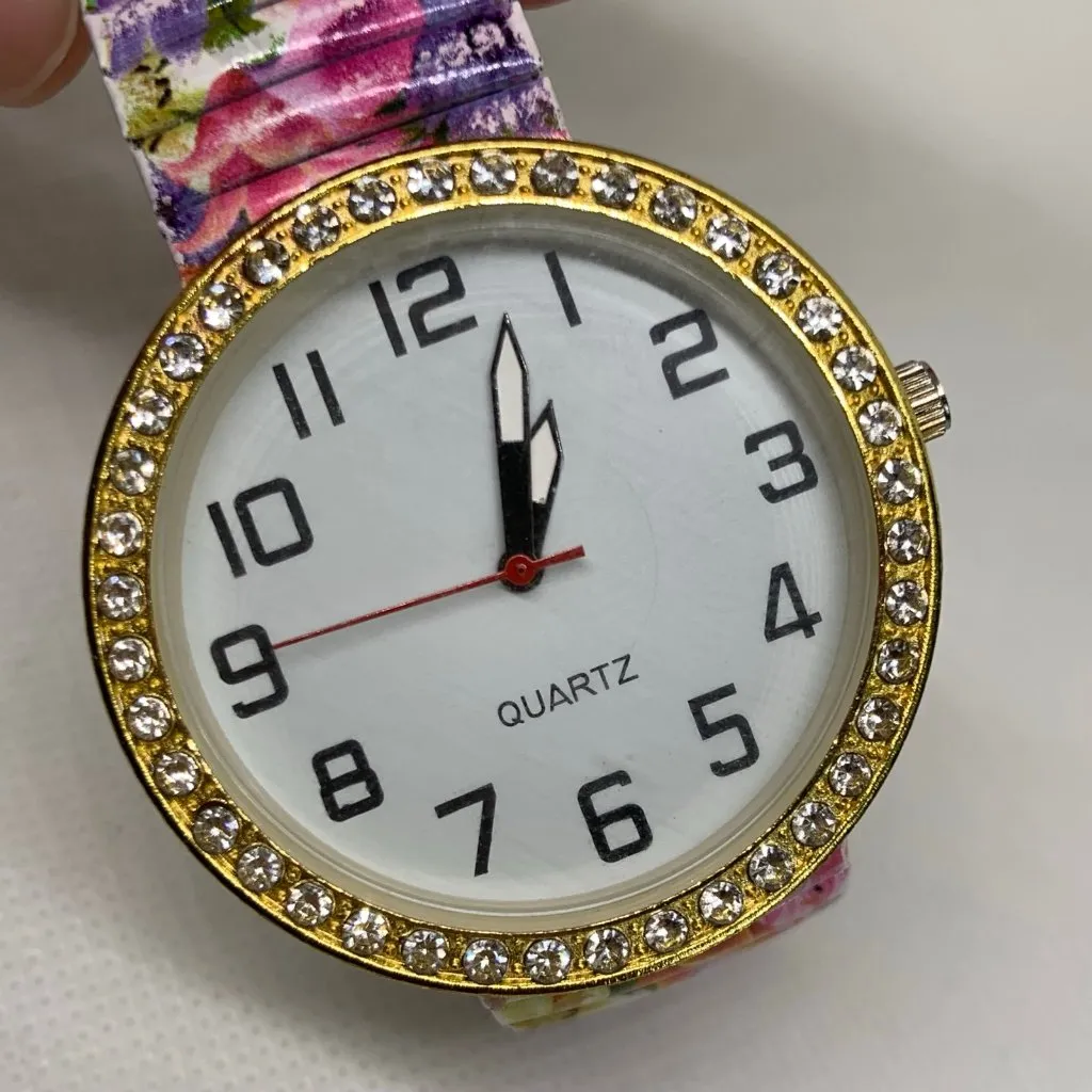 Women gold tone watch 39mm round rhinestones quart floral band 6.5” running - Image 2