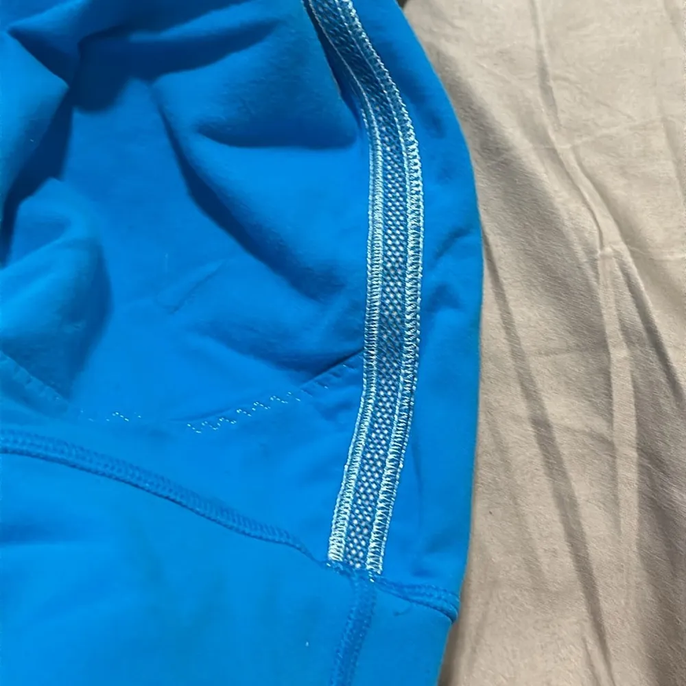 Lululemon Power Flow Crop Legging in Beach Blanket Blue/Aquamarine Size 4 • $78 - Image 11