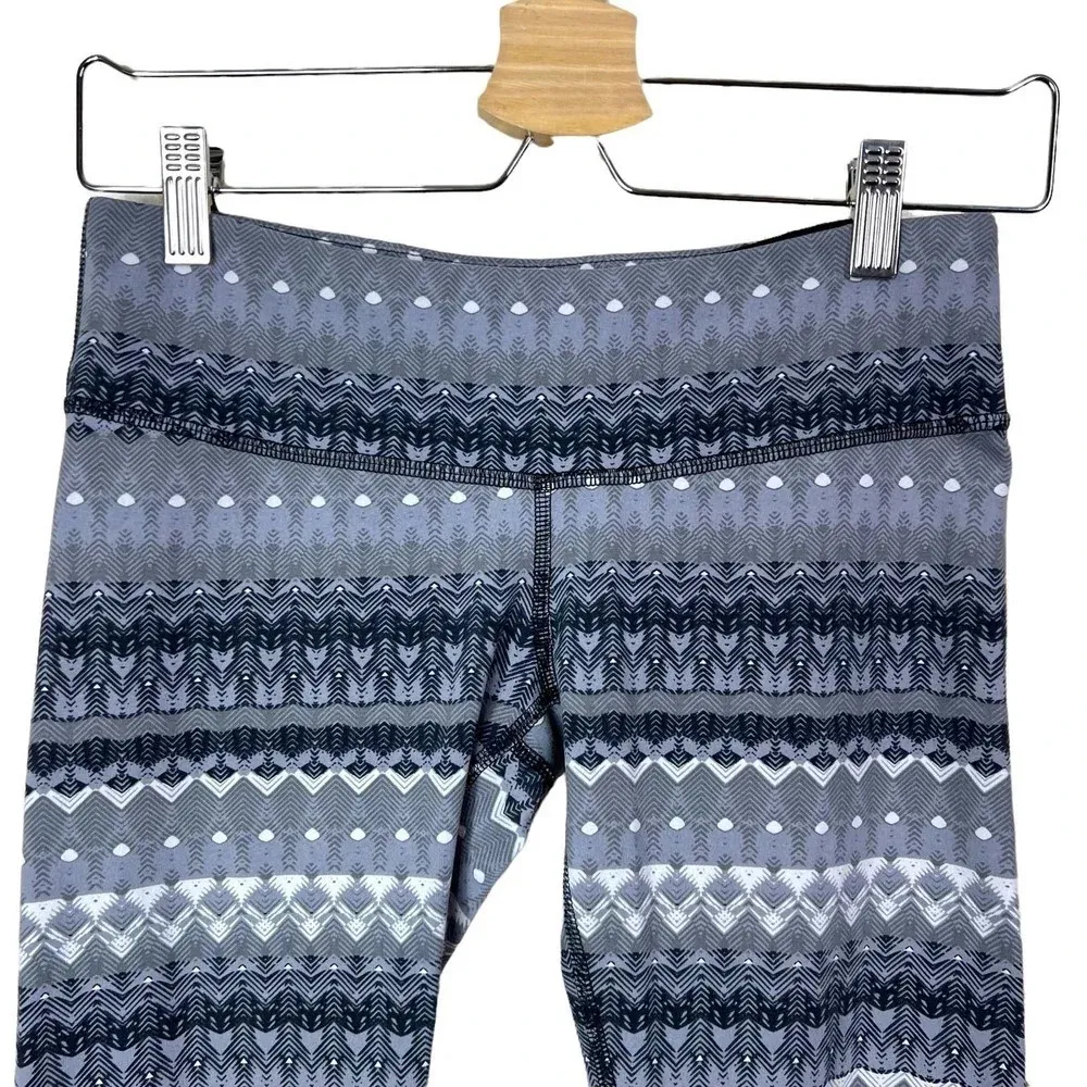 Alo Yoga Cropped Leggings Fair Isle Geometric‎ Print Stretch Gray Size Small - Image 2