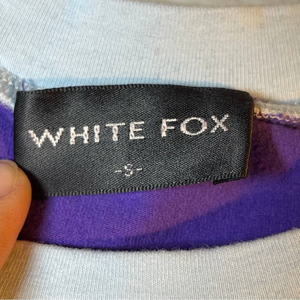 White Fox Boutique Purple Graphic baby tee SZ:S - Image 6