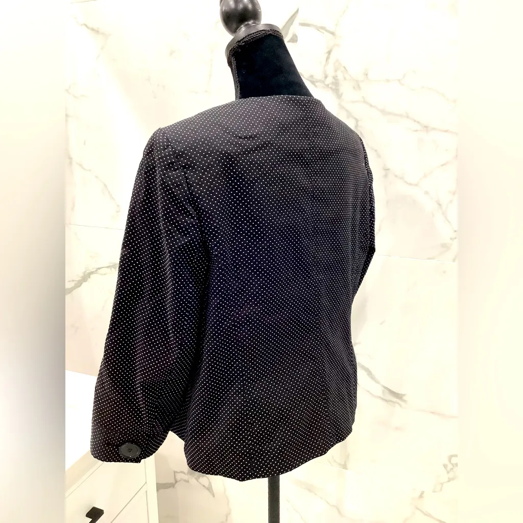 The most ATTRACTIVE &CUTE jacket 🖤🤍🖤🤍🖤 - Image 2