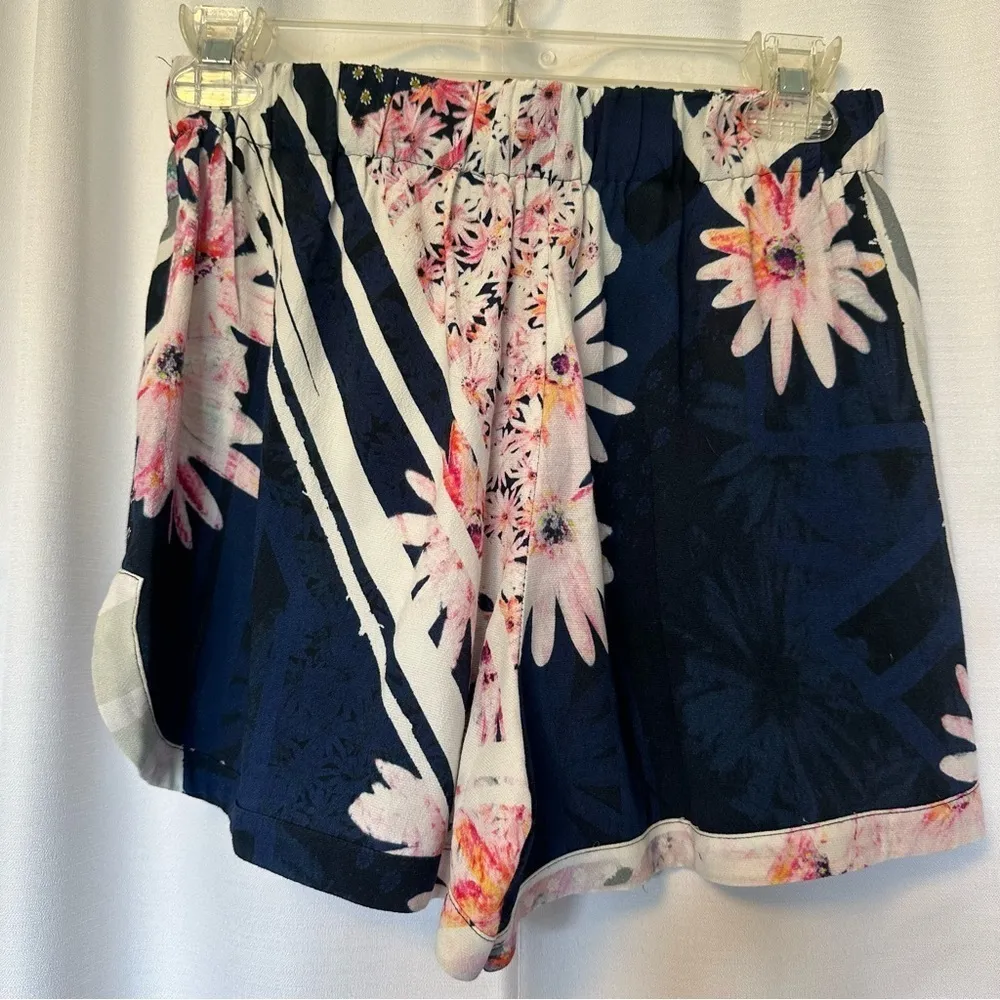 French Connection Women's Samba Avenue Shorts Daisy Floral Print Flowy Size 4 - Image 4