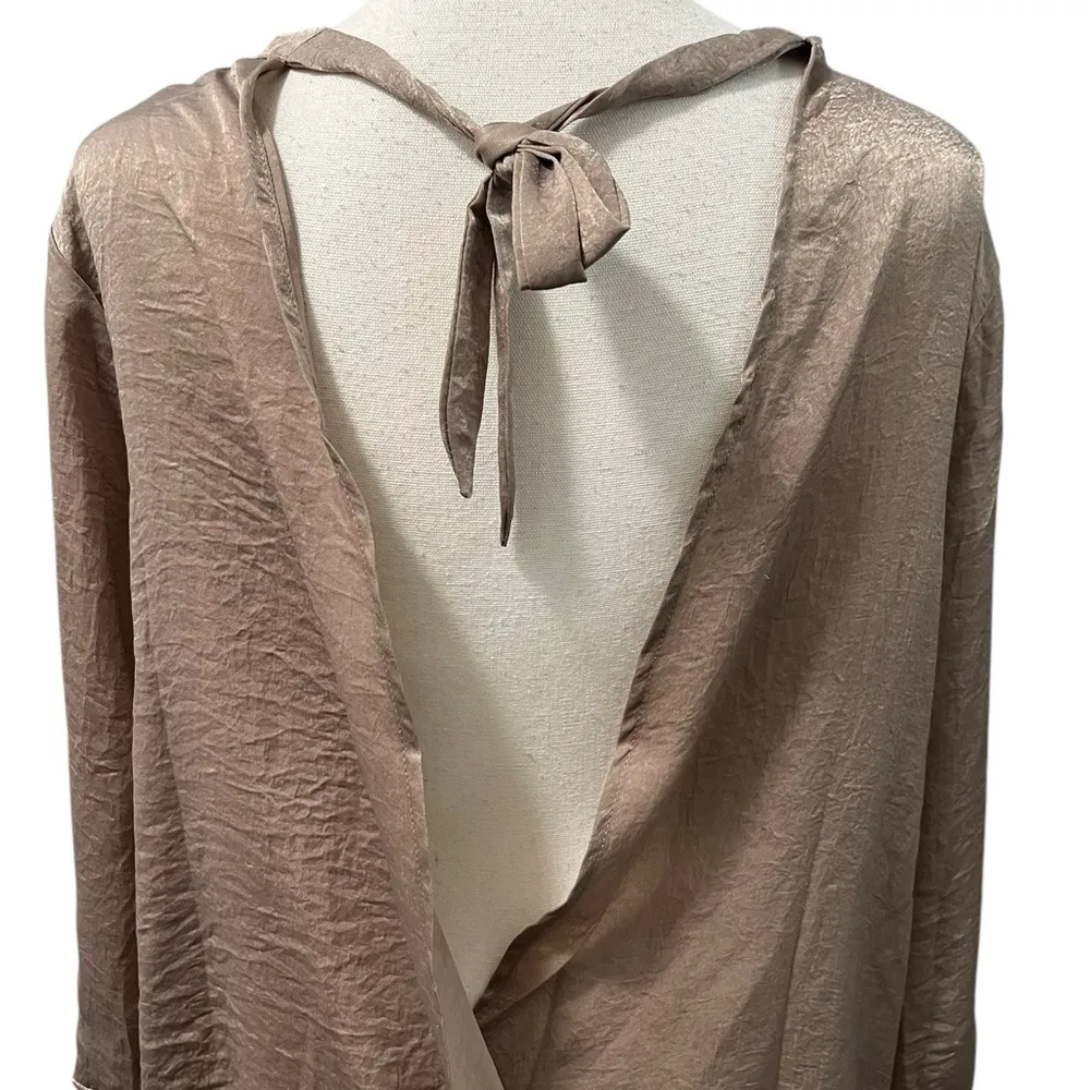 NWT Hayden LA Light Taupe Brown Silk Like Open Back Blouse Shirt Oversized Small - Image 5