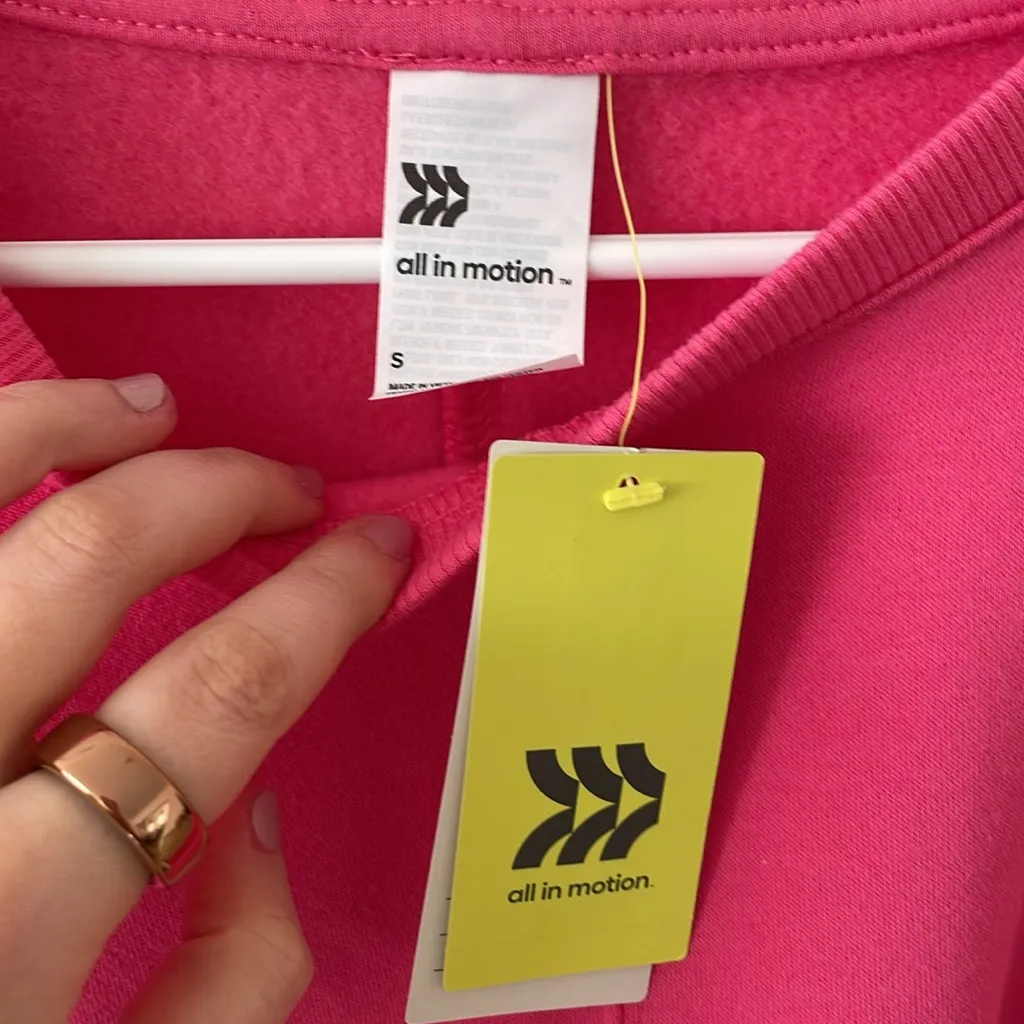 All in Motion boxy fit cropped pullover - Image 3