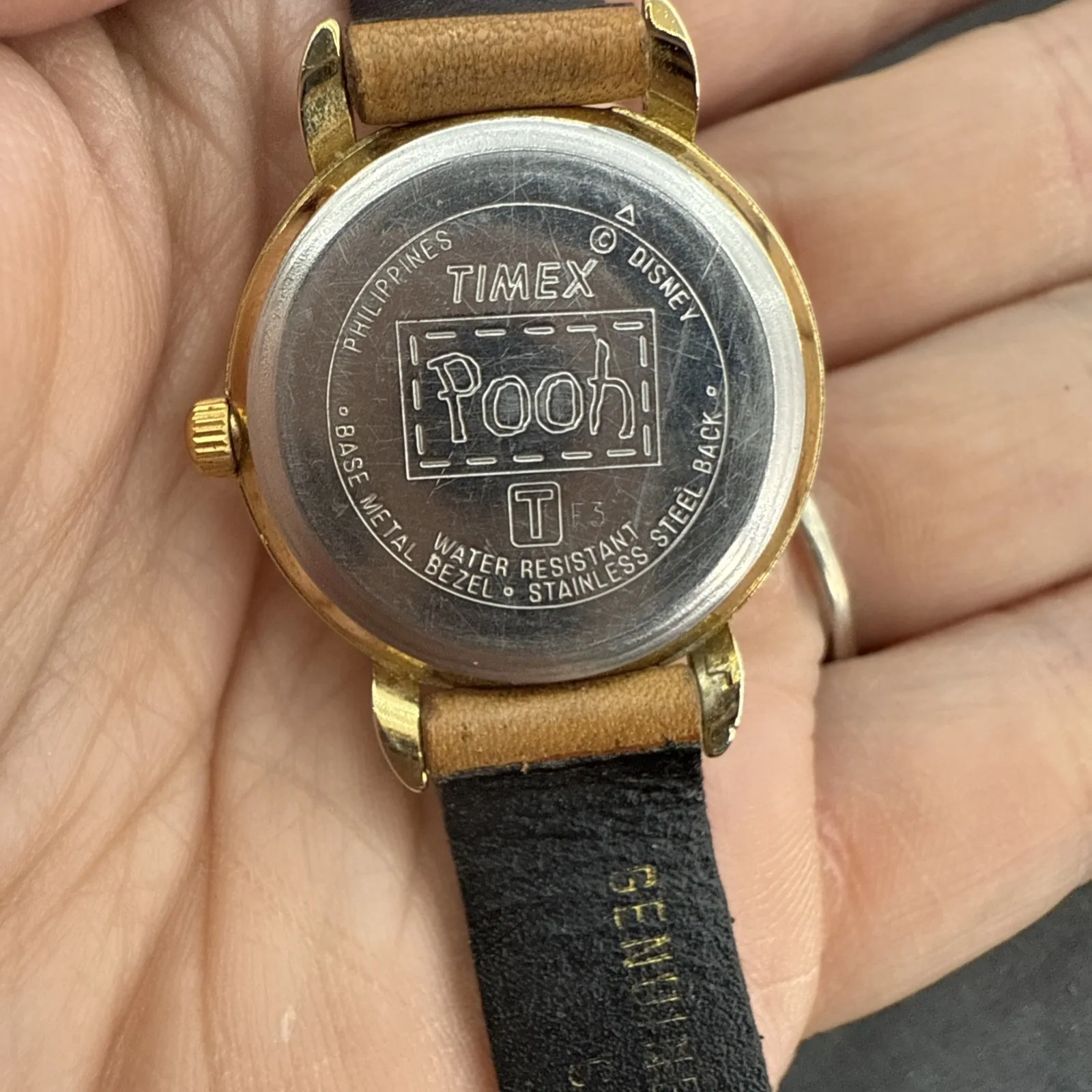 Walt Disney Winnie the Pooh Watch with Bees Timex Water Resistant Untested - Image 6