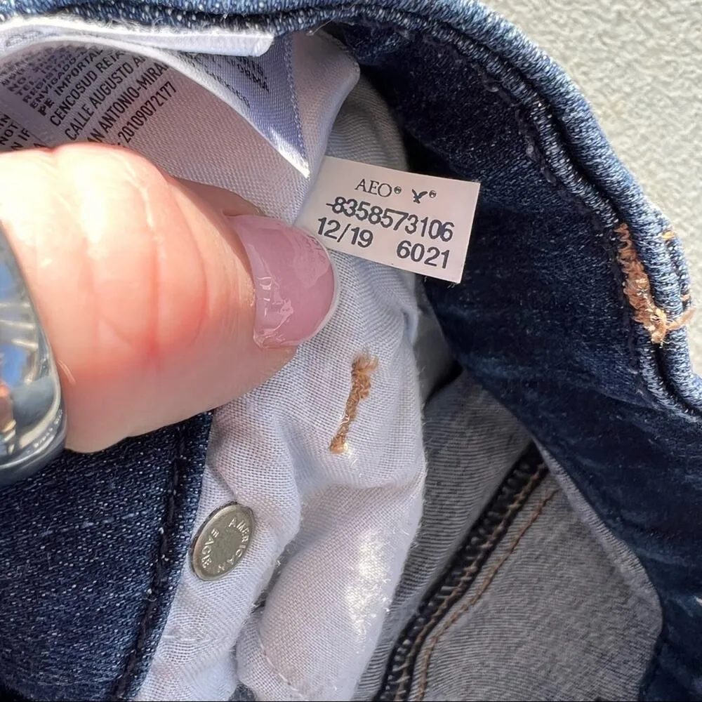 AEO American Eagle next level stretch curvy high-rise Shortie jean shorts Size 2 - Image 6