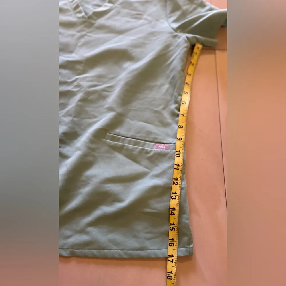 Figs technical collection womens catrina scrub top size small green/teal - Image 11