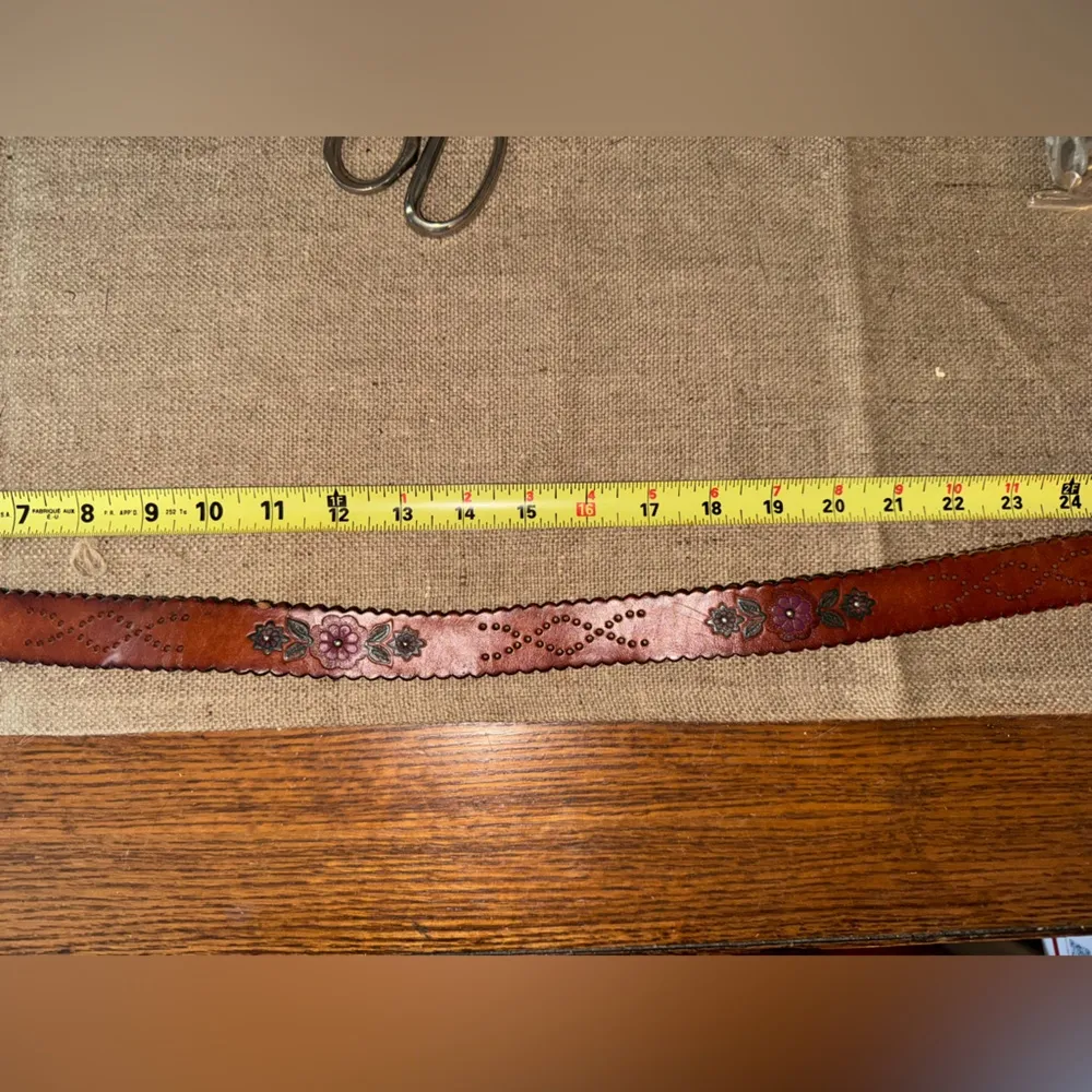 Vintage Floral Embossed Leather Belt Small Brown - Image 8
