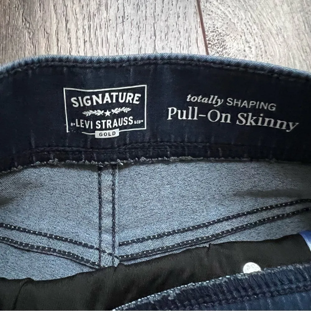 Signature by Levi Strauss Totally Shaping Pull On Skinny Jeans Size 6 Short - Image 10