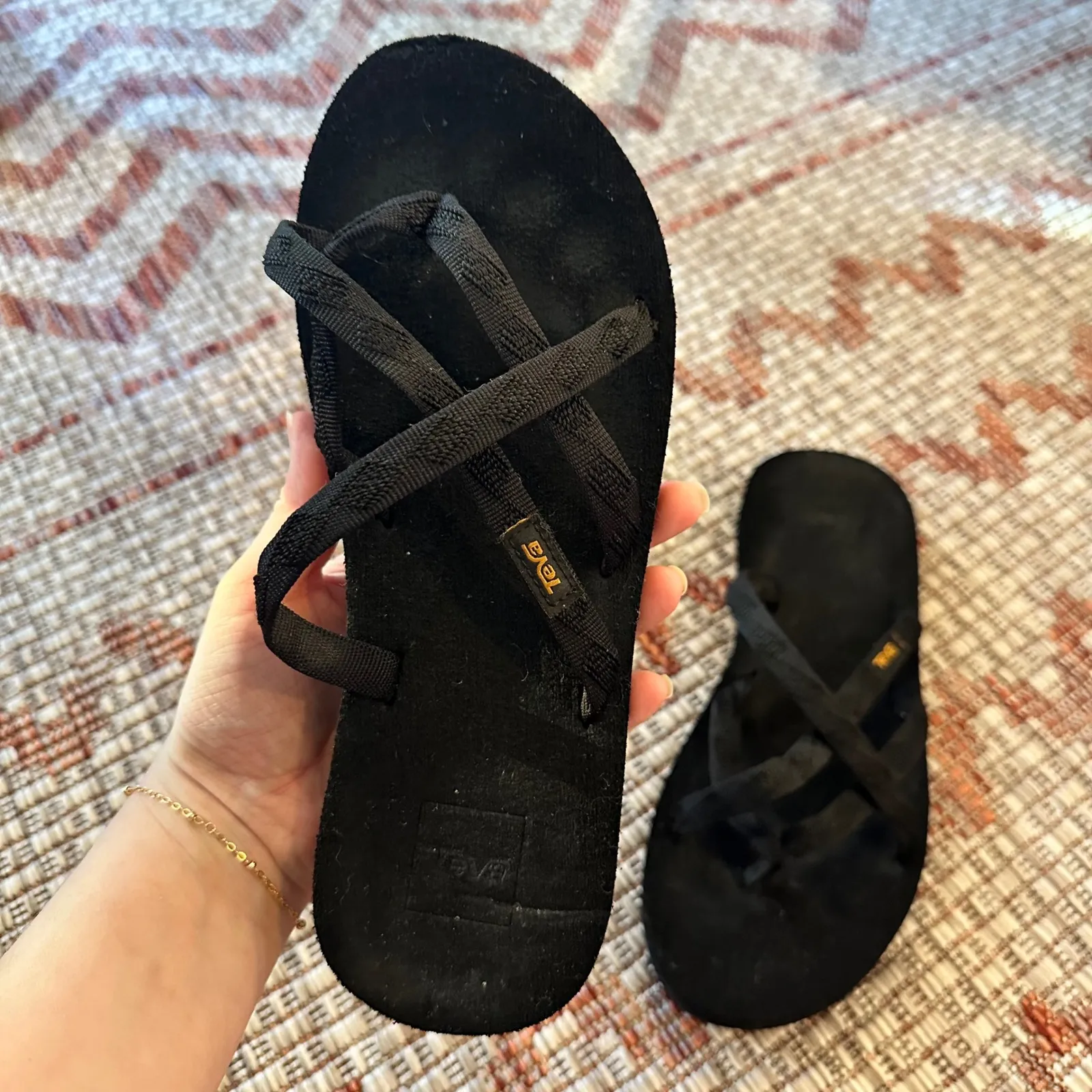 TEVA | Women's Black Olowahu Flip-Flop, Size 7 - Image 3