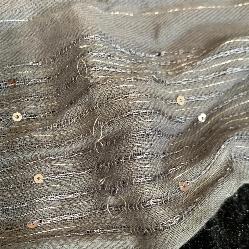 Abercrombie Metallic Silver Gray Sequin Elegant Shimmer Scarf One Size - Image 5