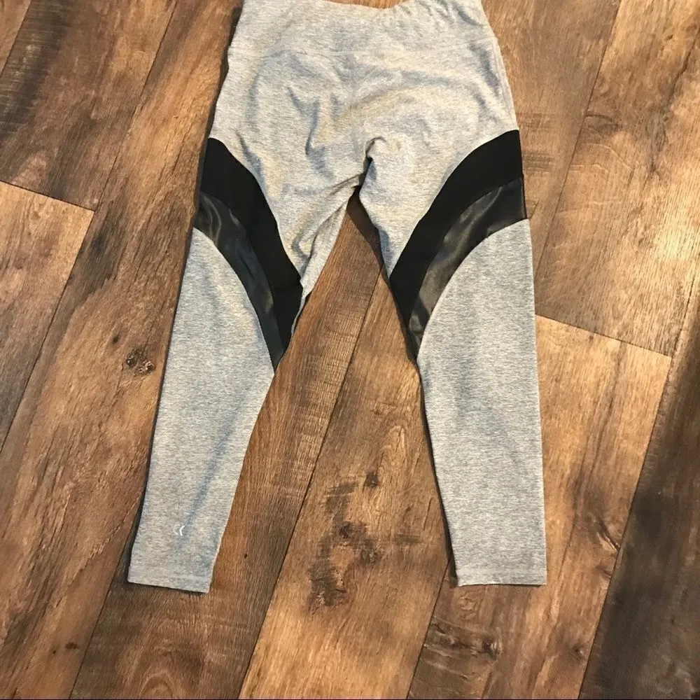 Calvin Klein  Performance Athletic Capri Leggings Medium - Image 4