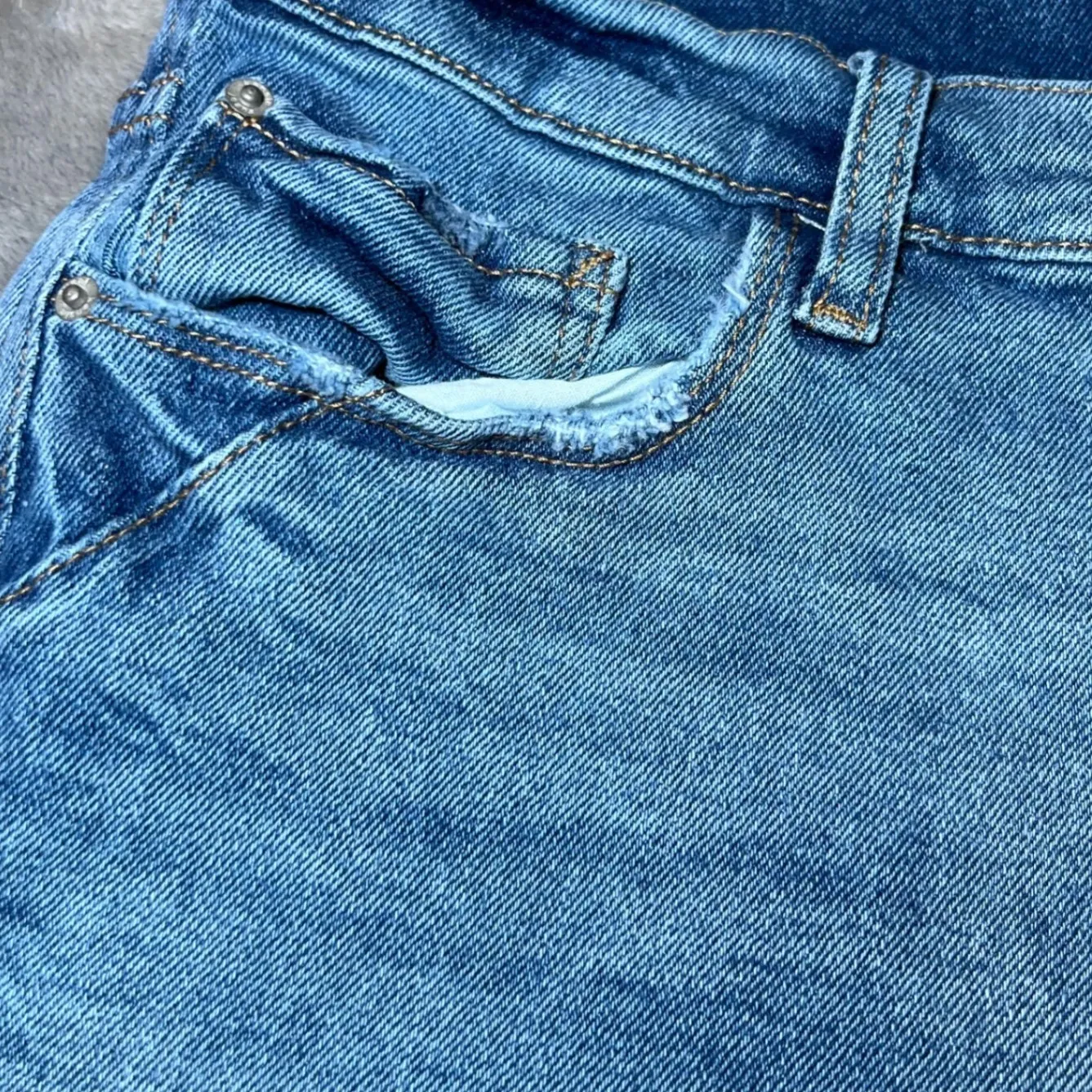 Kensie Jeans Vintage Luxe The Short Denim Shorts Womens 10/30 Distressed Raw Hem - Image 13