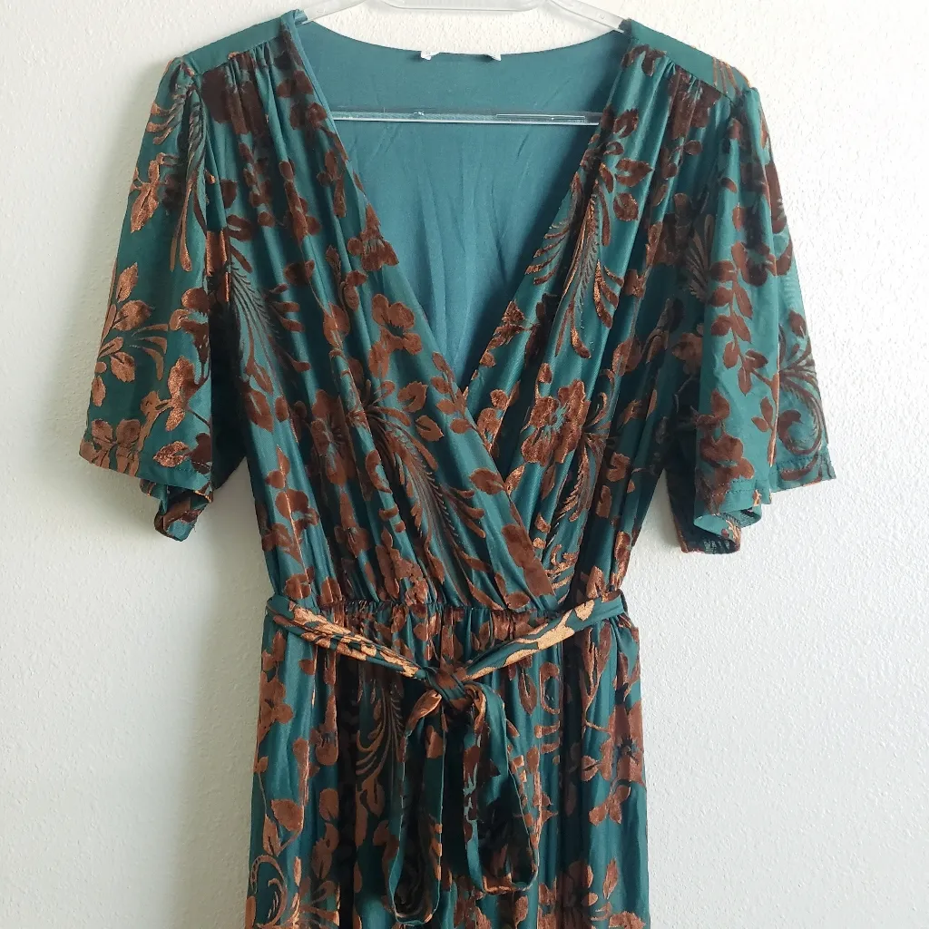 Baltic Born Uma Velvet Maxi Dress Short Sleeve New Without Tags - Image 4