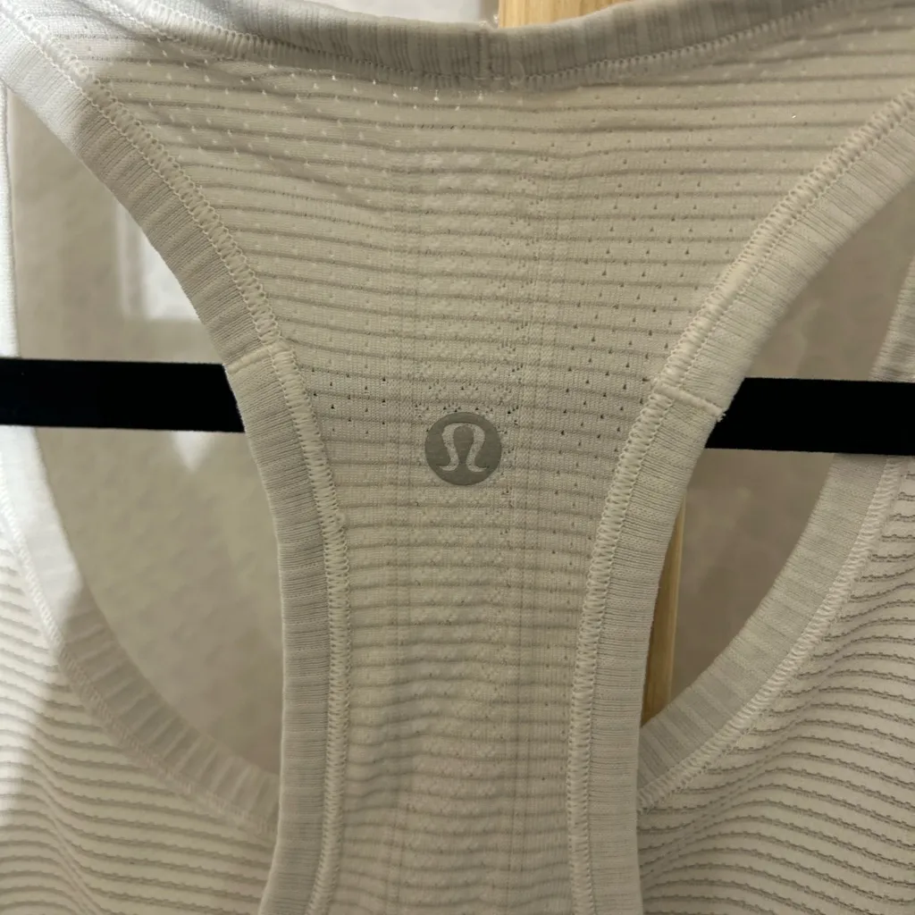 Lululemon Women’s White Swiftly Tech Tank Top Size 6 - Image 6