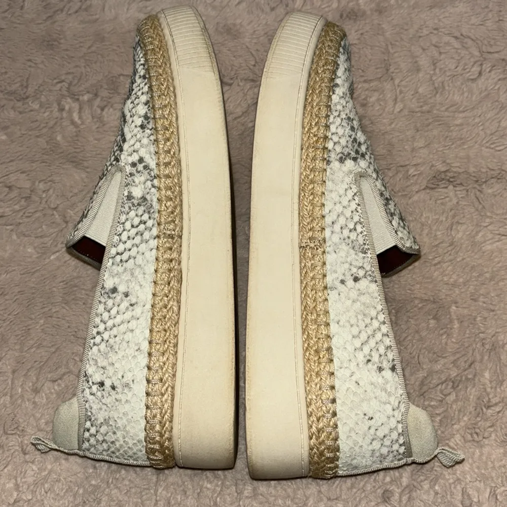 shoes in size 9.5M - Image 10