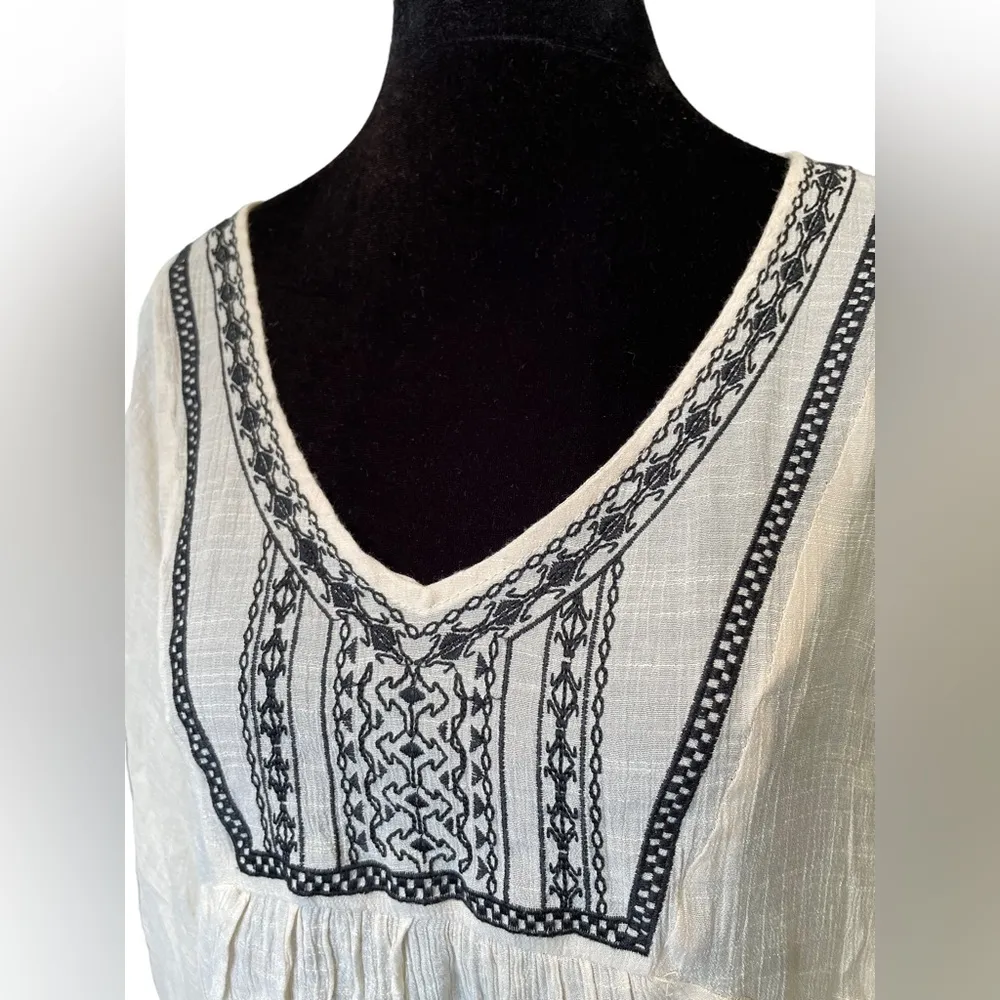 Flying Tomato  Boho Hippie Southwestern Western Embroidered Bat Sleeve Casual Top - Image 3