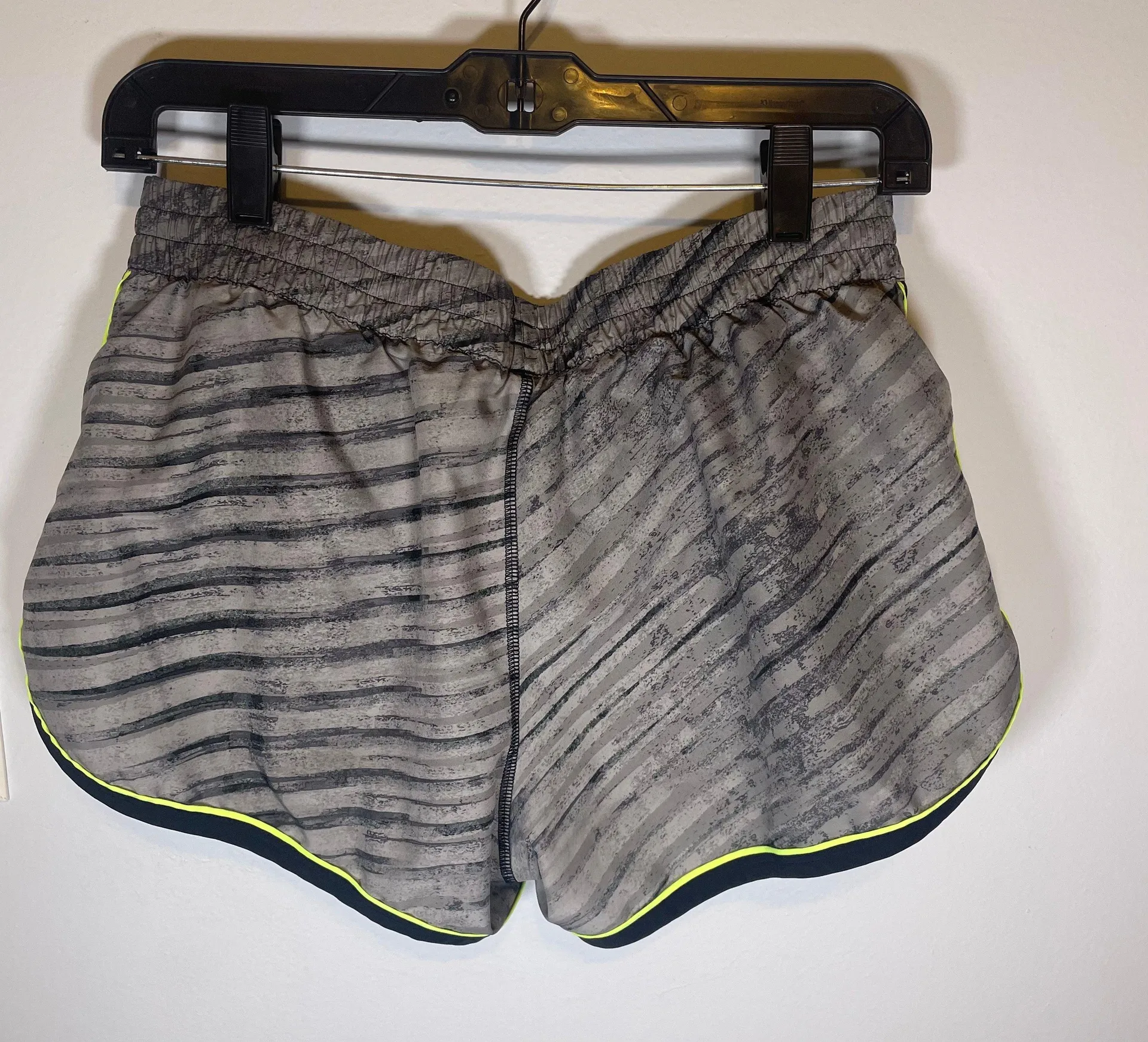 Women’s Heat Gear Fitted Running Shorts Gray/Black Size SP - Image 6