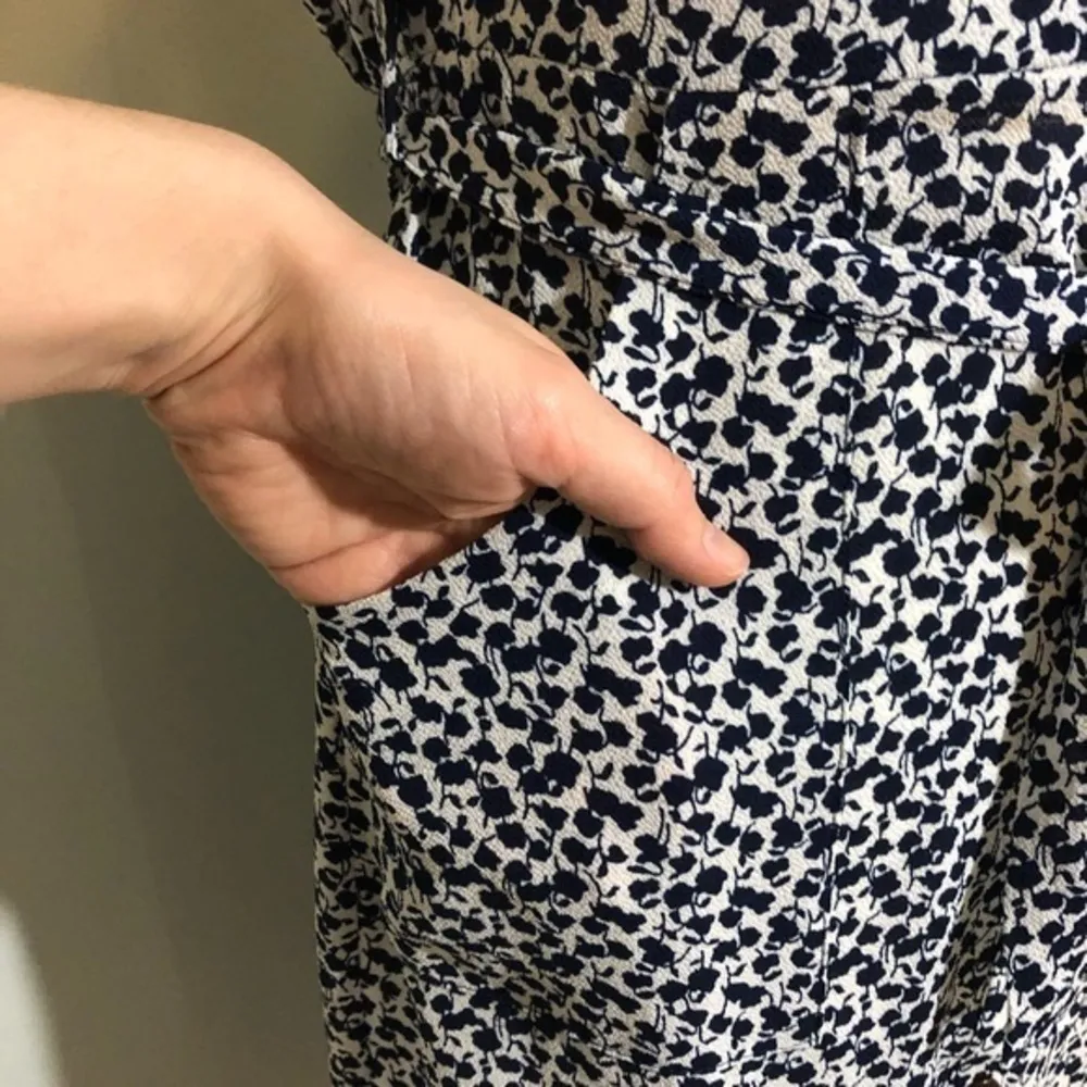 NWOT  Navy Blue White Floral Shirt Dress New Button Belted Flutter Sleeve - Image 4