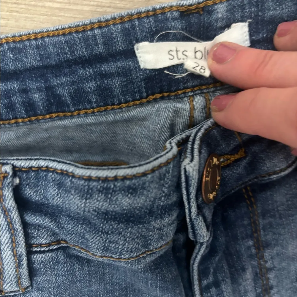 STS Blue Emma Mid rise Crop jeans Size 28, waist is 14.5 length is 26 - Image 5