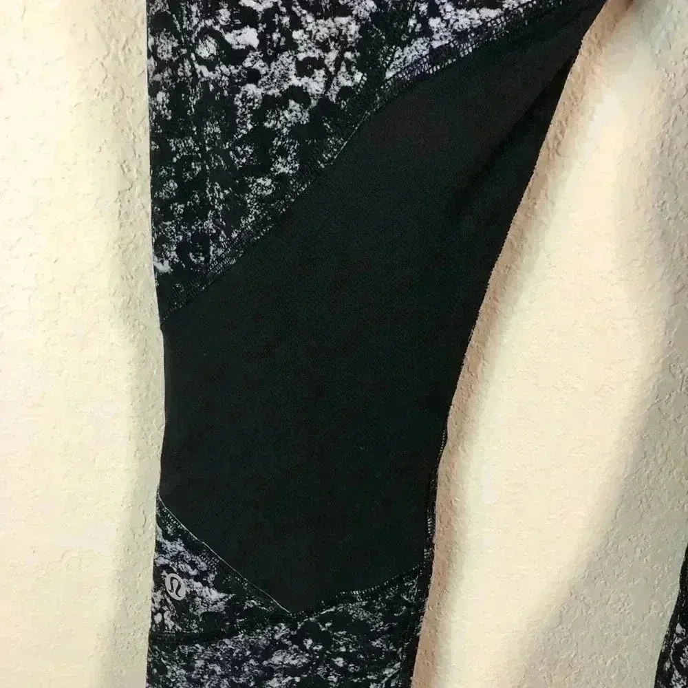 Lululemon Pace Rival Crop Achromatize Ice Grey Black sz 6 - Image 6