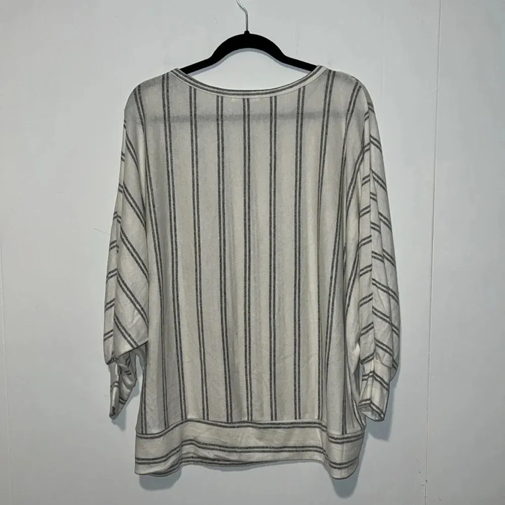 Chicsoul.com USA White & Gray Soft Women’s Top 1053 - Image 2