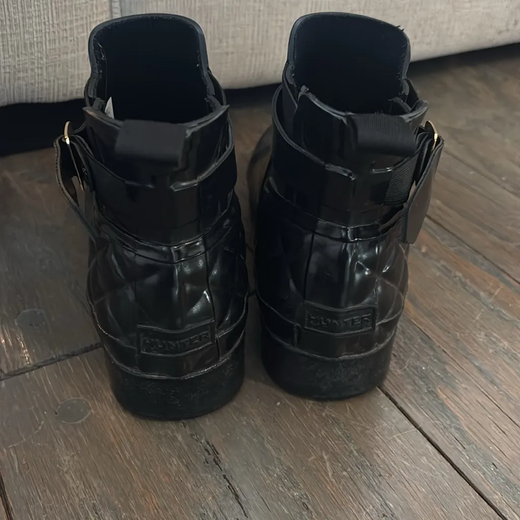 Hunter Black Quilted Chelsea Rain Boots Ankle Boots Size 7 Winter Minimalist - Image 4