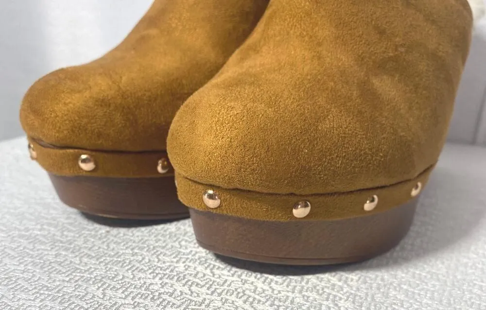 Mudd Tan Suede Faux Fur-lined Clogs Studs women size 7 - Image 4