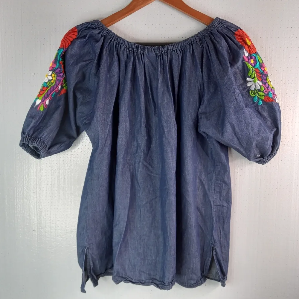 QC L Mexican Embroidered Peasant Top in Denim Red Size L - Image 7